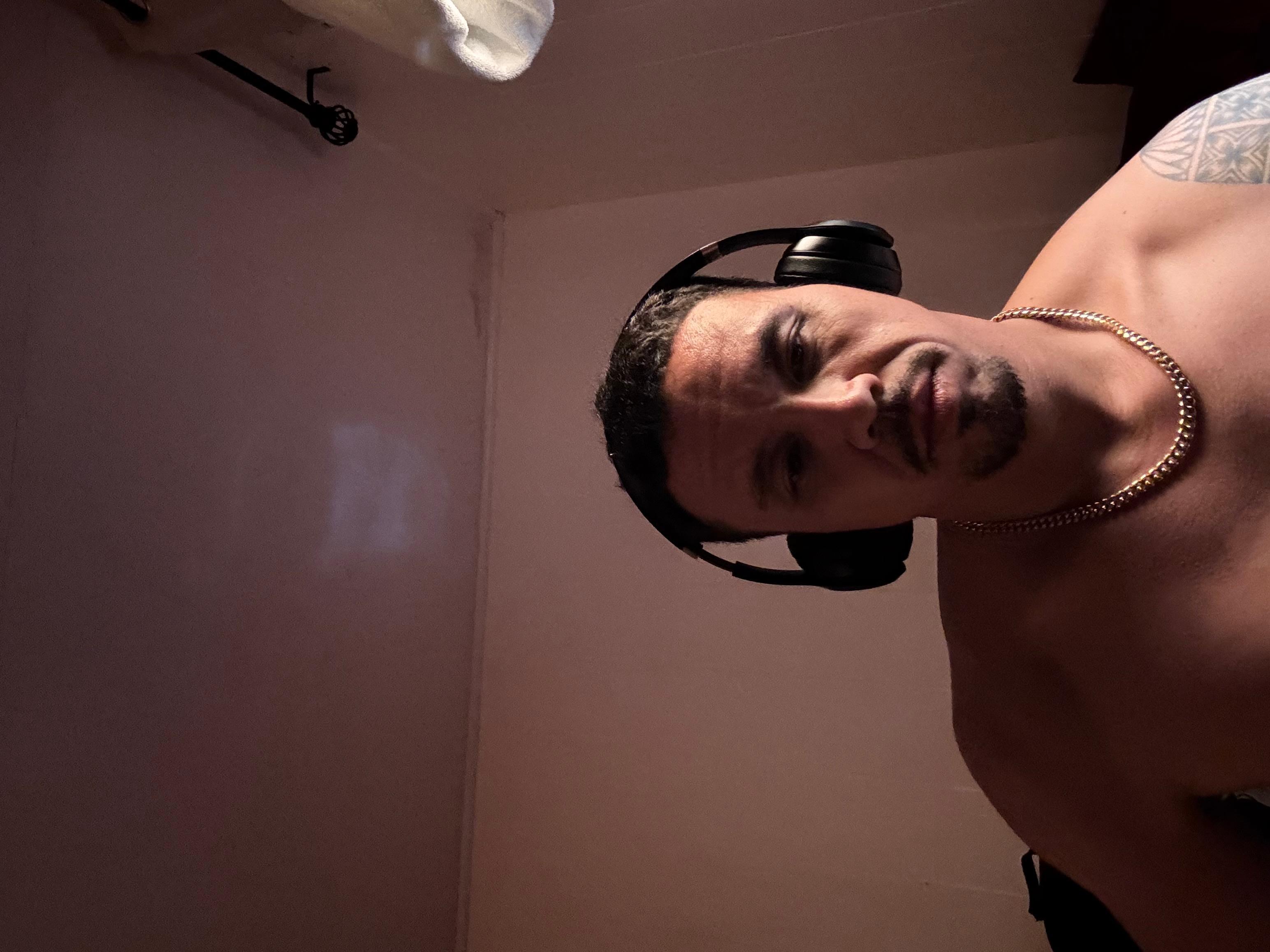 Abvcomesee Profile Image