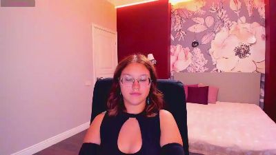 AngelinaLow from United States