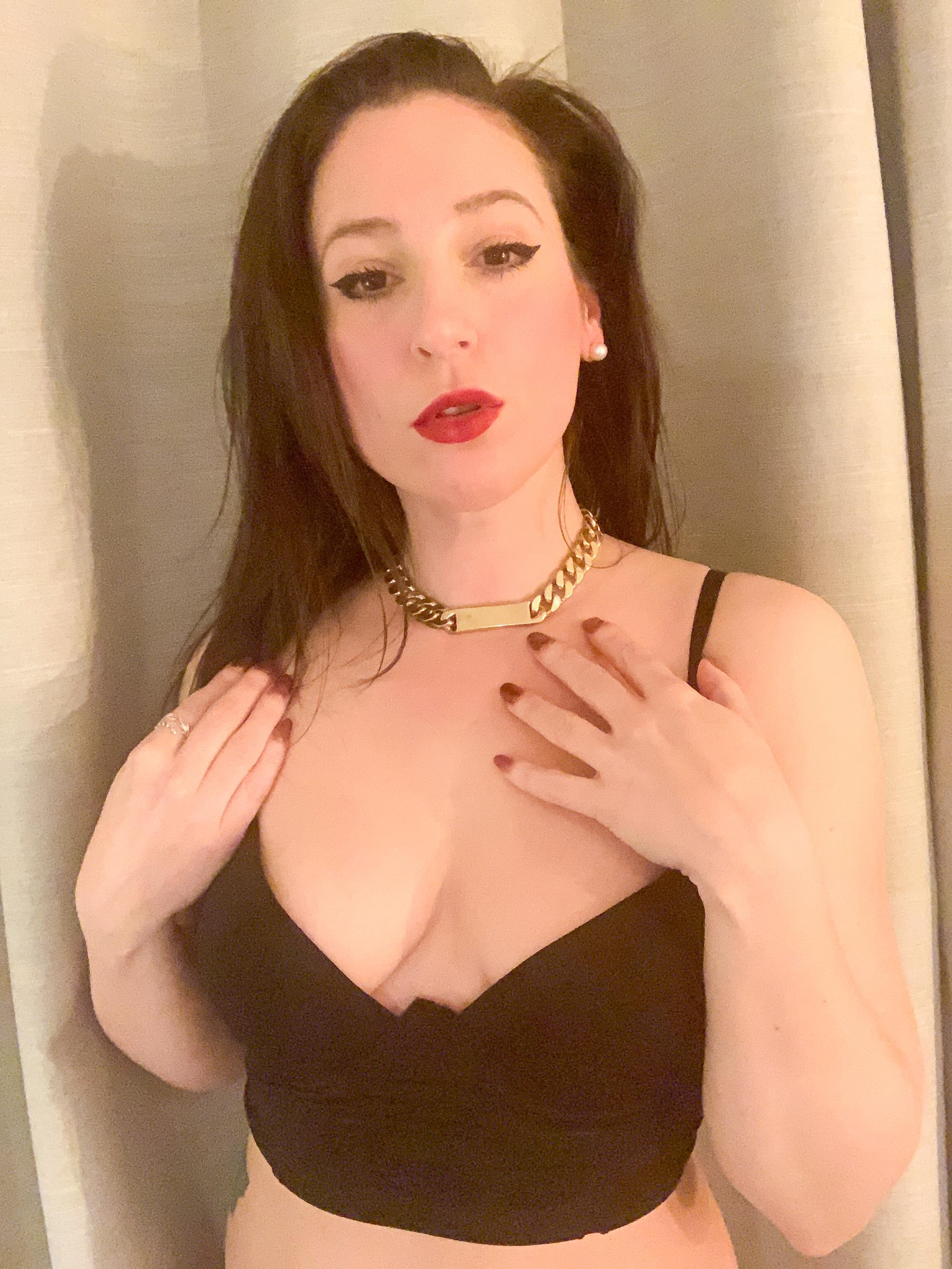Audreyhotty from Canada