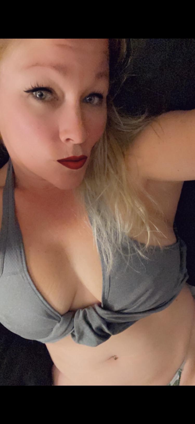 BlondeSquirter from United States