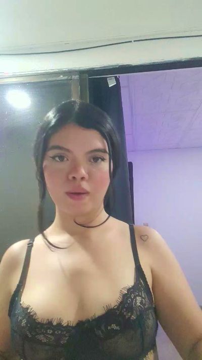 LittleAkari from Colombia