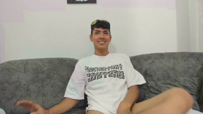 LoganTwink18 from Colombia