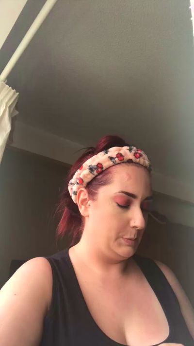 Meggieee98 from United Kingdom