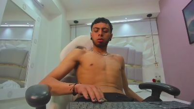 Phoeniix19 from Colombia