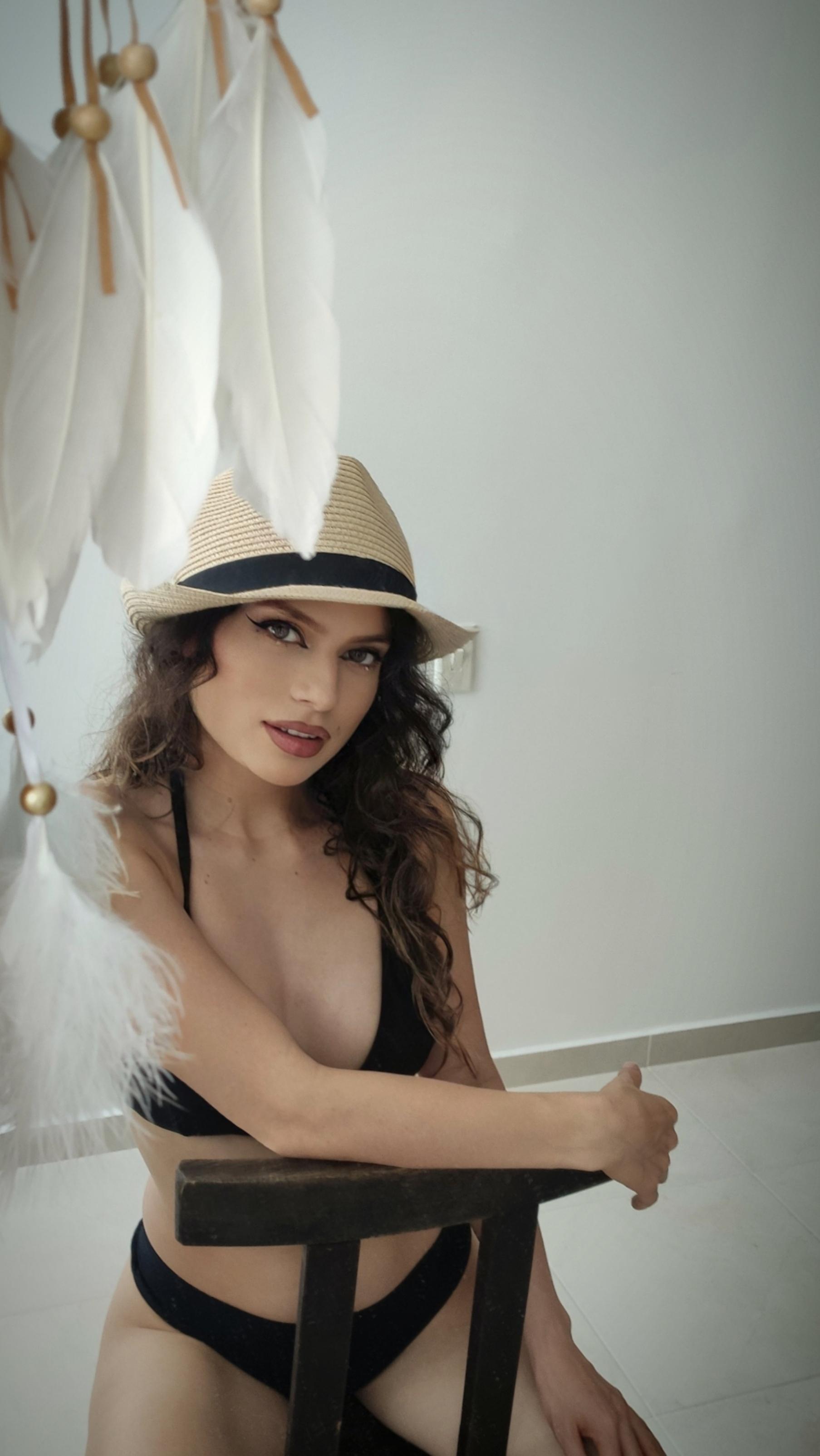 XXAmelieXX from France
