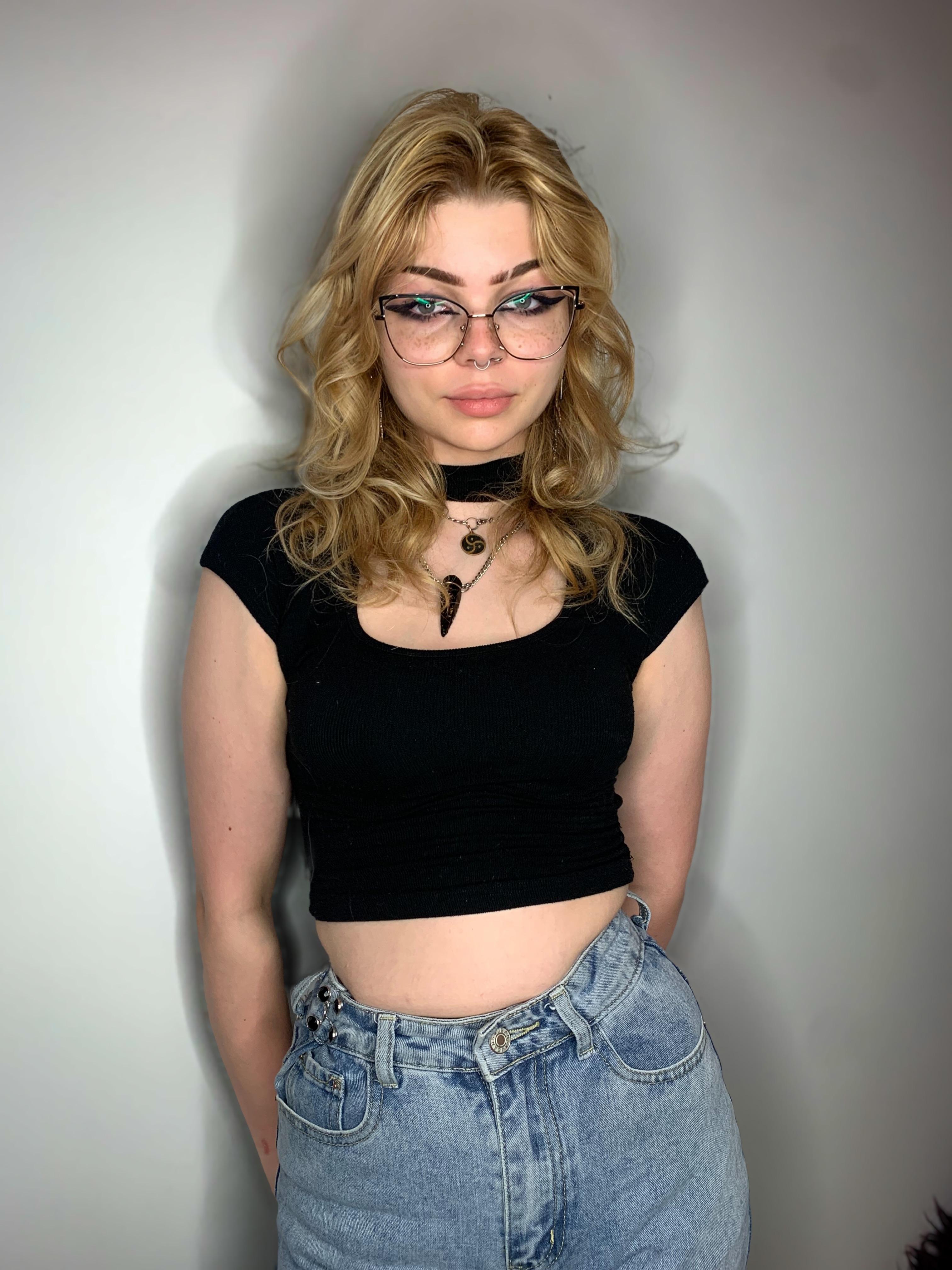 ZoeHotty from United States