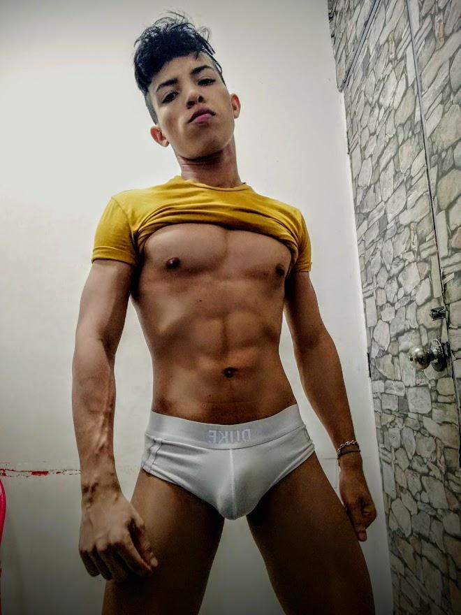 babyhot47 from Colombia