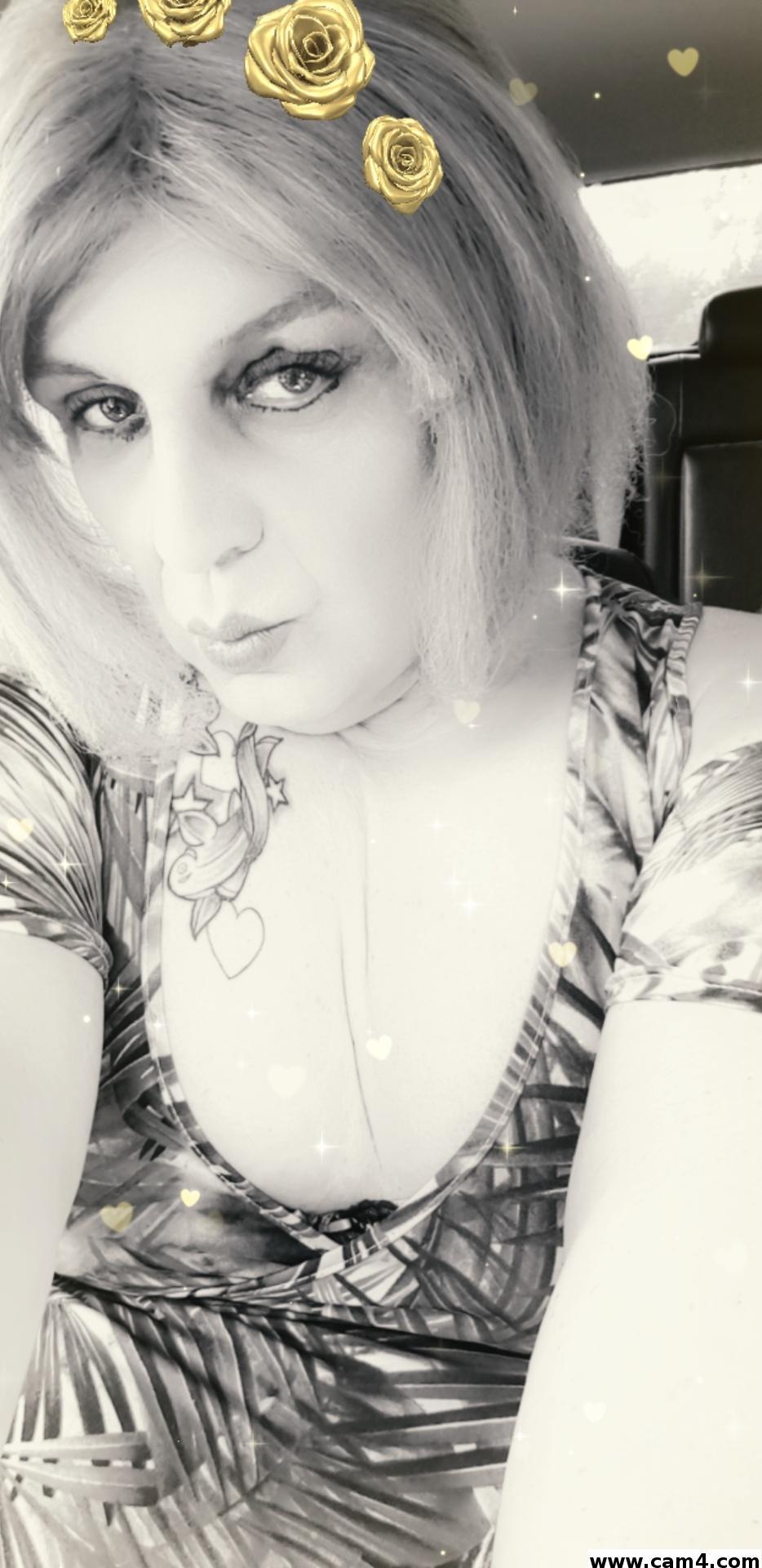 helenananana from France