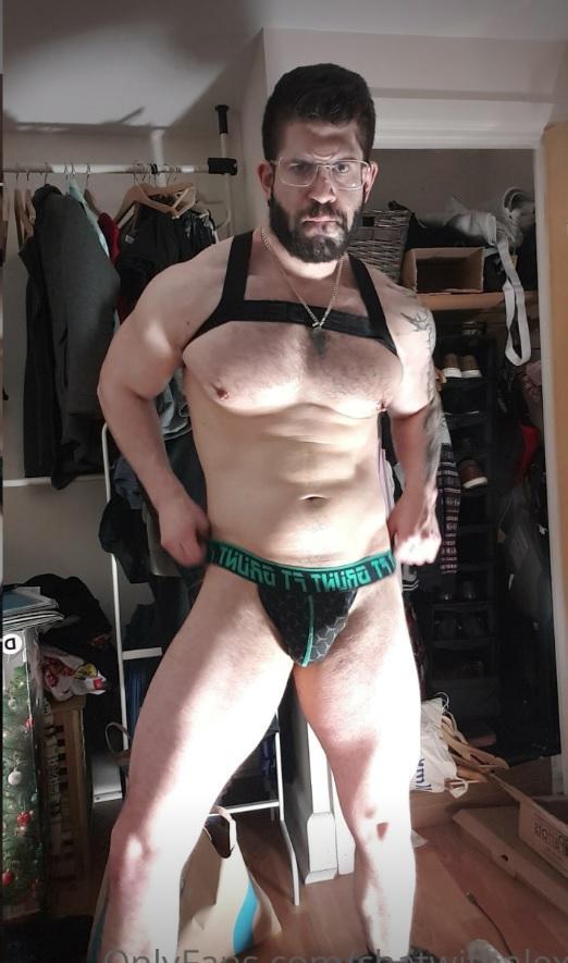 hungwithmuscles from United Kingdom