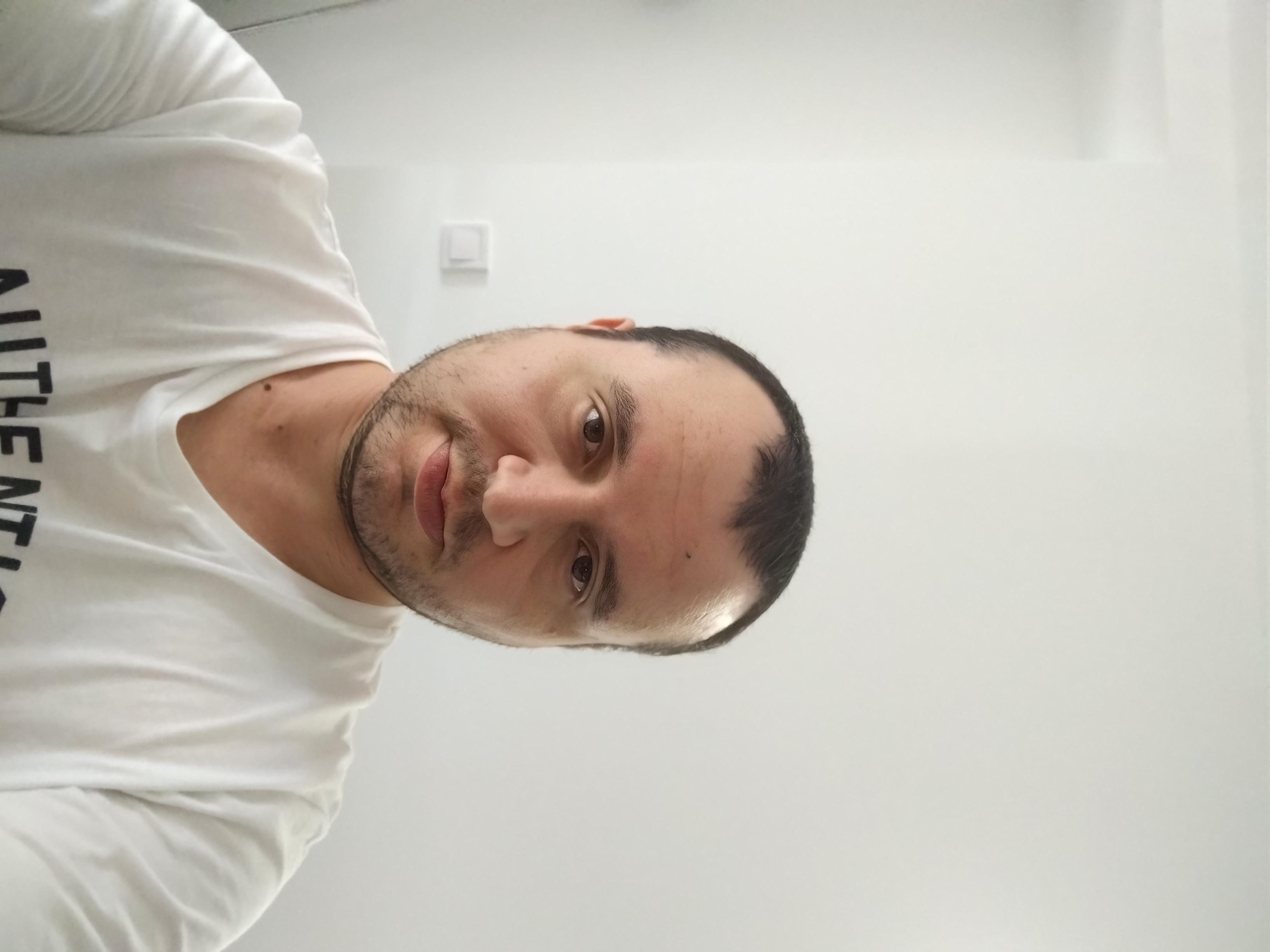 julien1800 from France