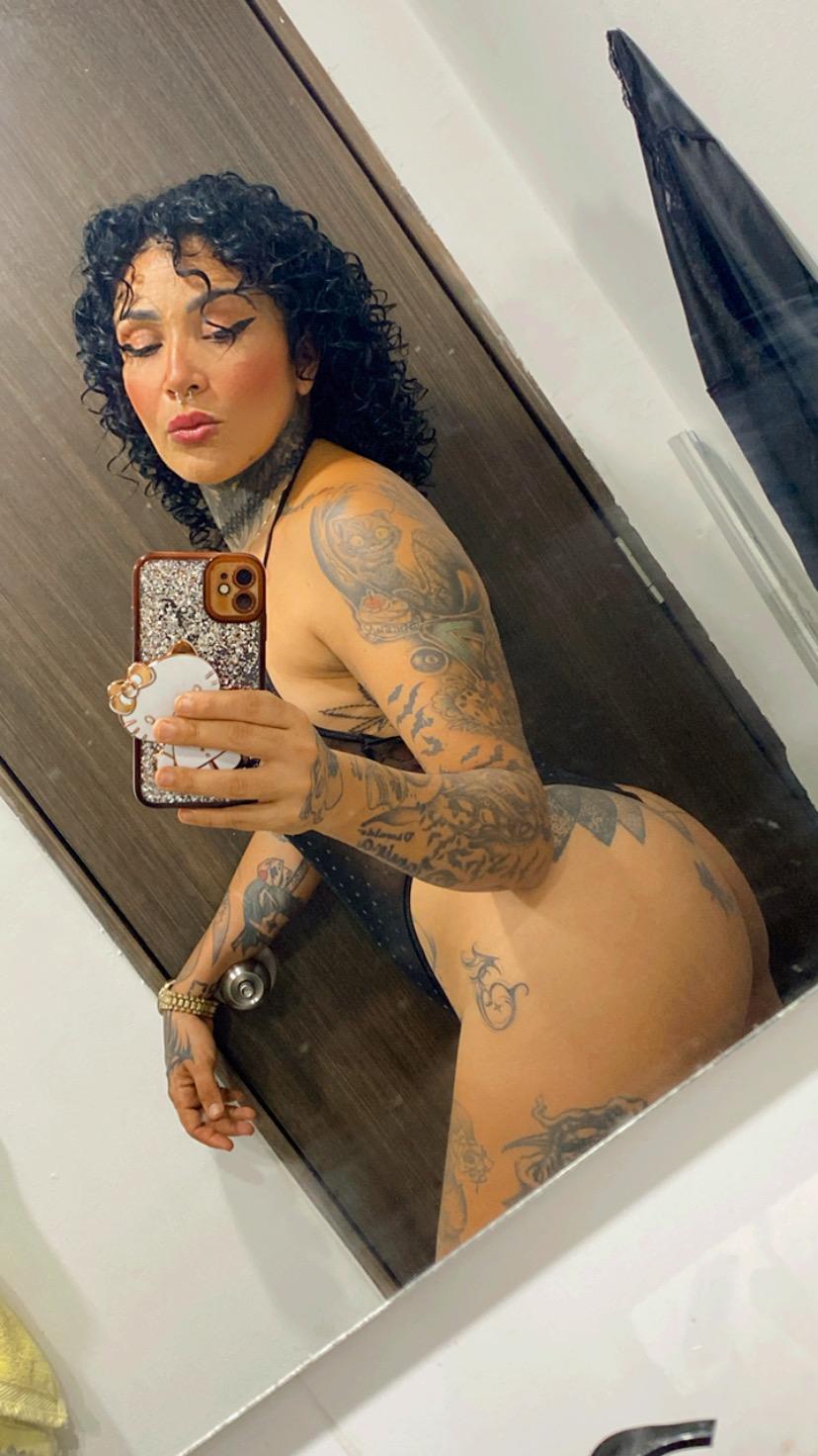 tatto_girl_xxx from Colombia